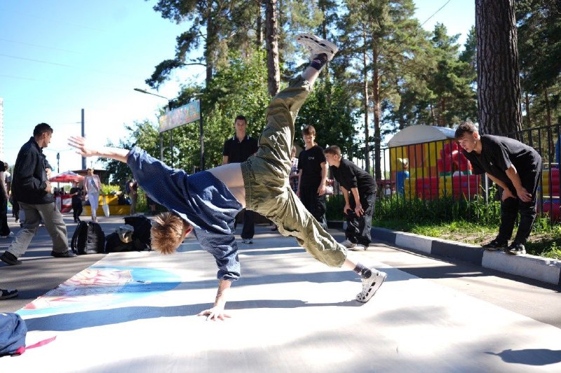 В День молодежи в Ульяновске проходит танцевальный фестиваль «Сотка».