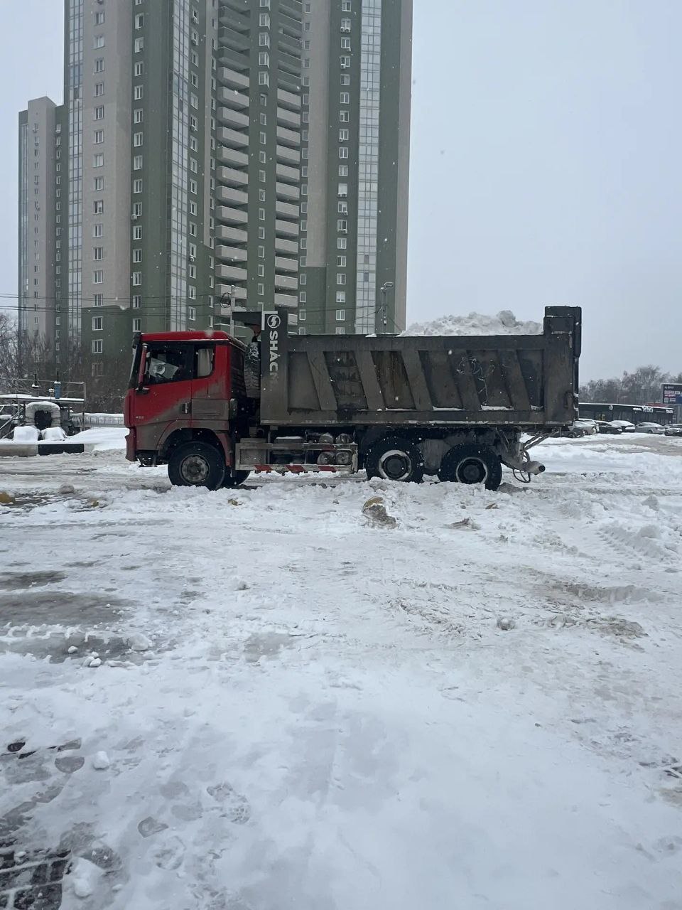 Глава Ульяновска Александр Болдакин призвал управляющие компании и собственников бизнеса активизировать уборку снега.