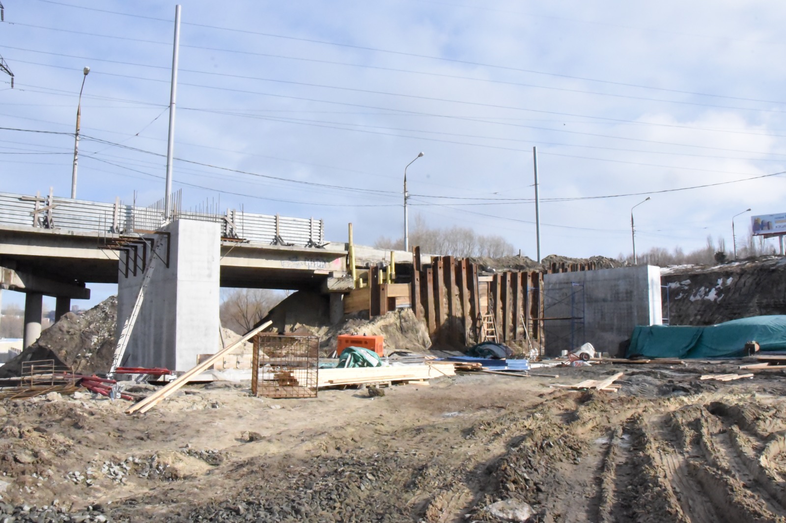 В Ульяновске обсудили ход реконструкции и строительства мостовых переходов через Свиягу.