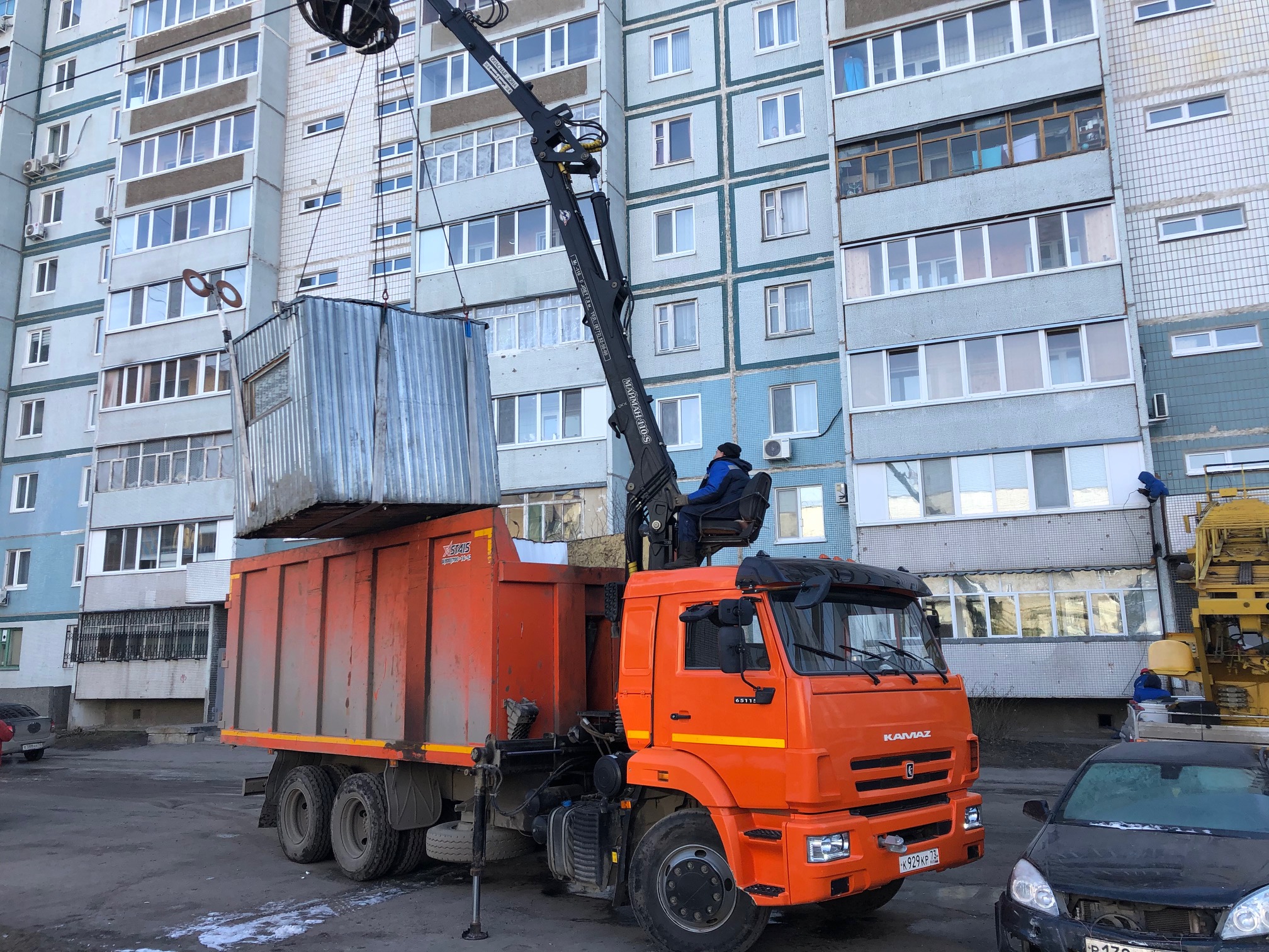 В Киндяковке уберут бывшие охранные будки.