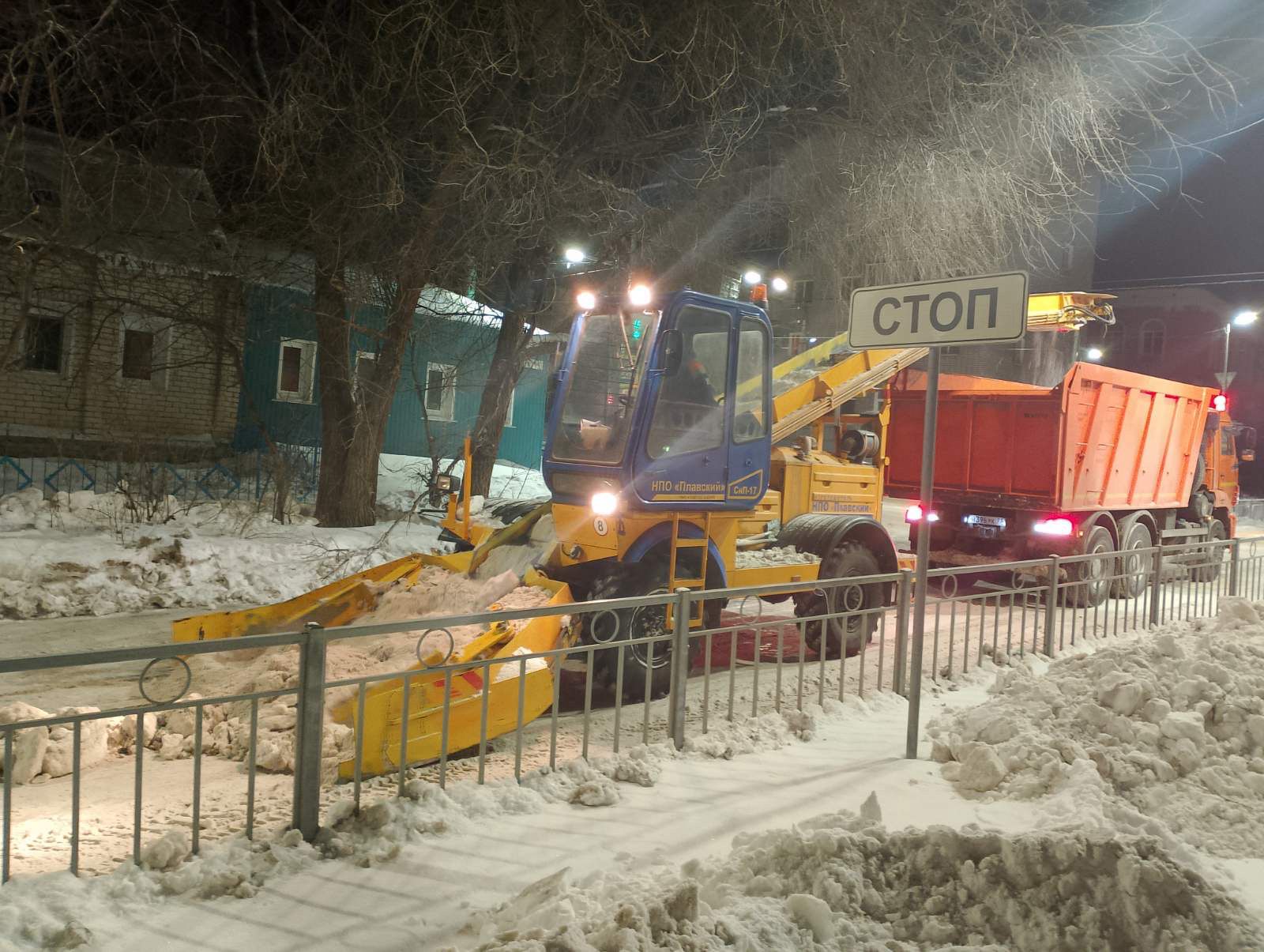С начала зимы с улиц Ульяновска вывезено 3335 самосвалов снега.