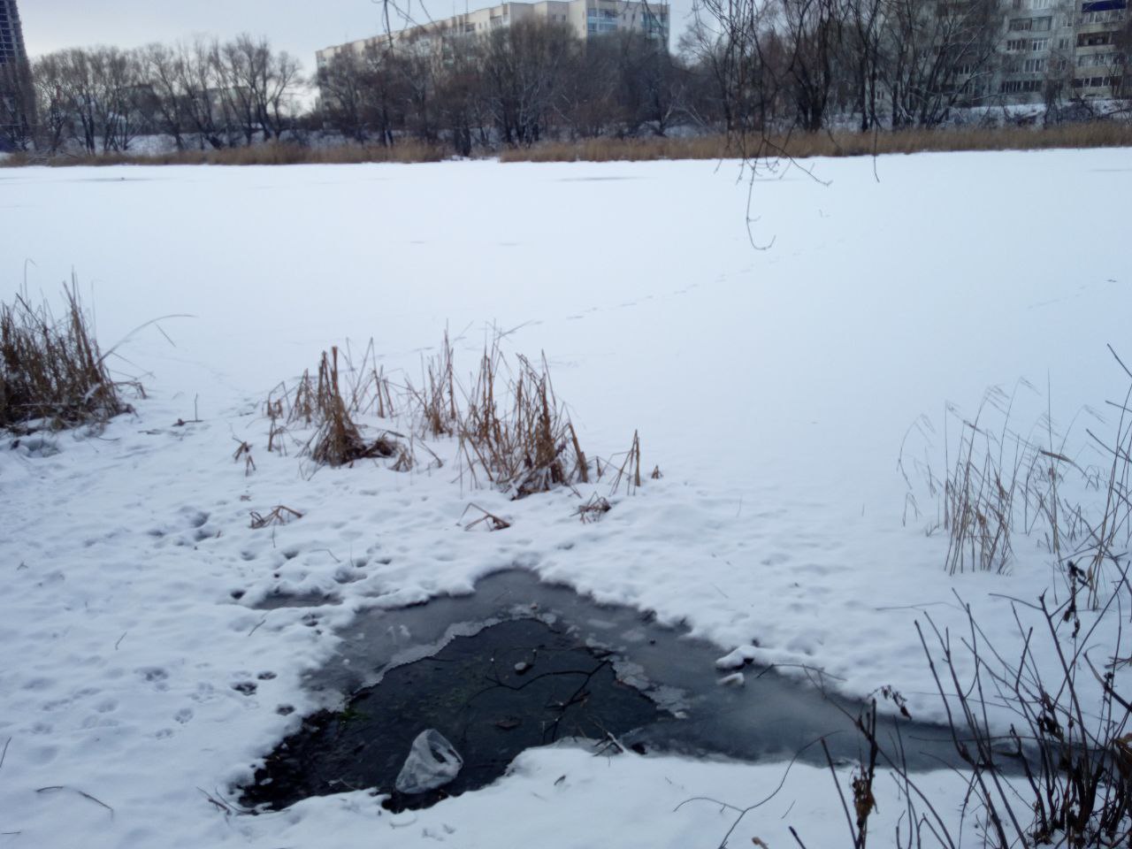 В Ульяновске продолжает действовать запрет выхода и выезда на лёд.