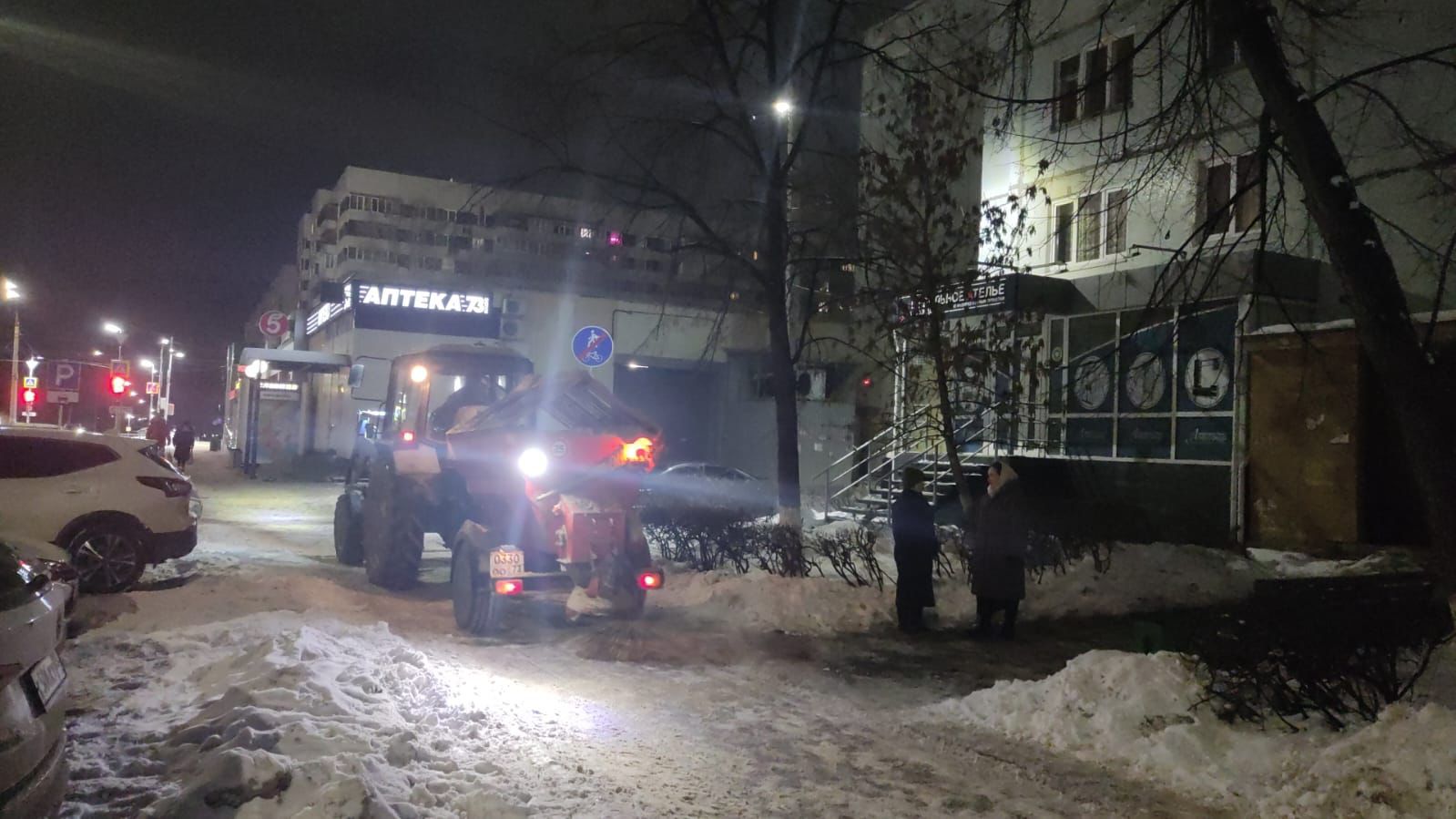 В ночь на 15 января ульяновские дорожники использовали 292 тонны противогололёдных материалов.