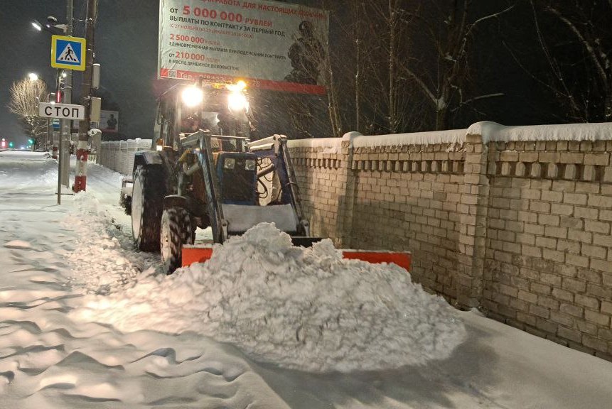 В Ульяновске за ночь сделано 27 рейсов по вывозу снега.