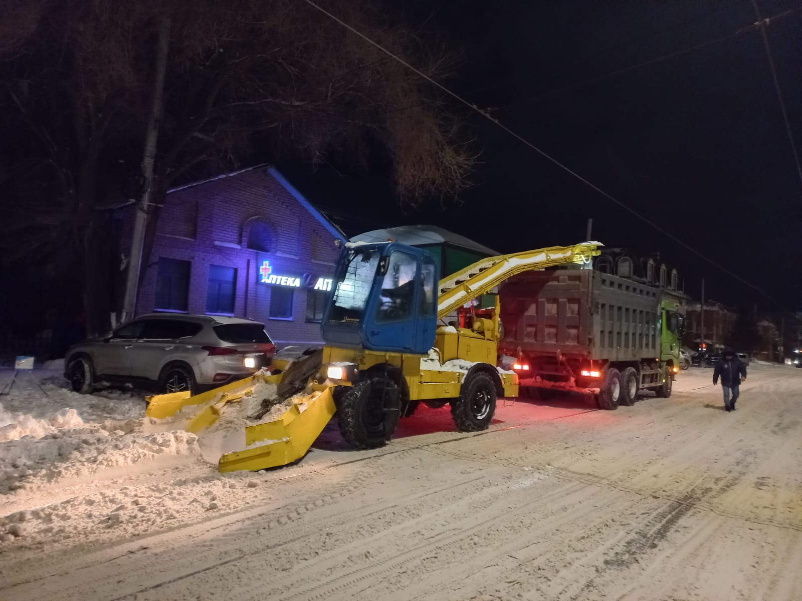Ульяновские дорожники продолжают усиленную расчистку городских улиц.