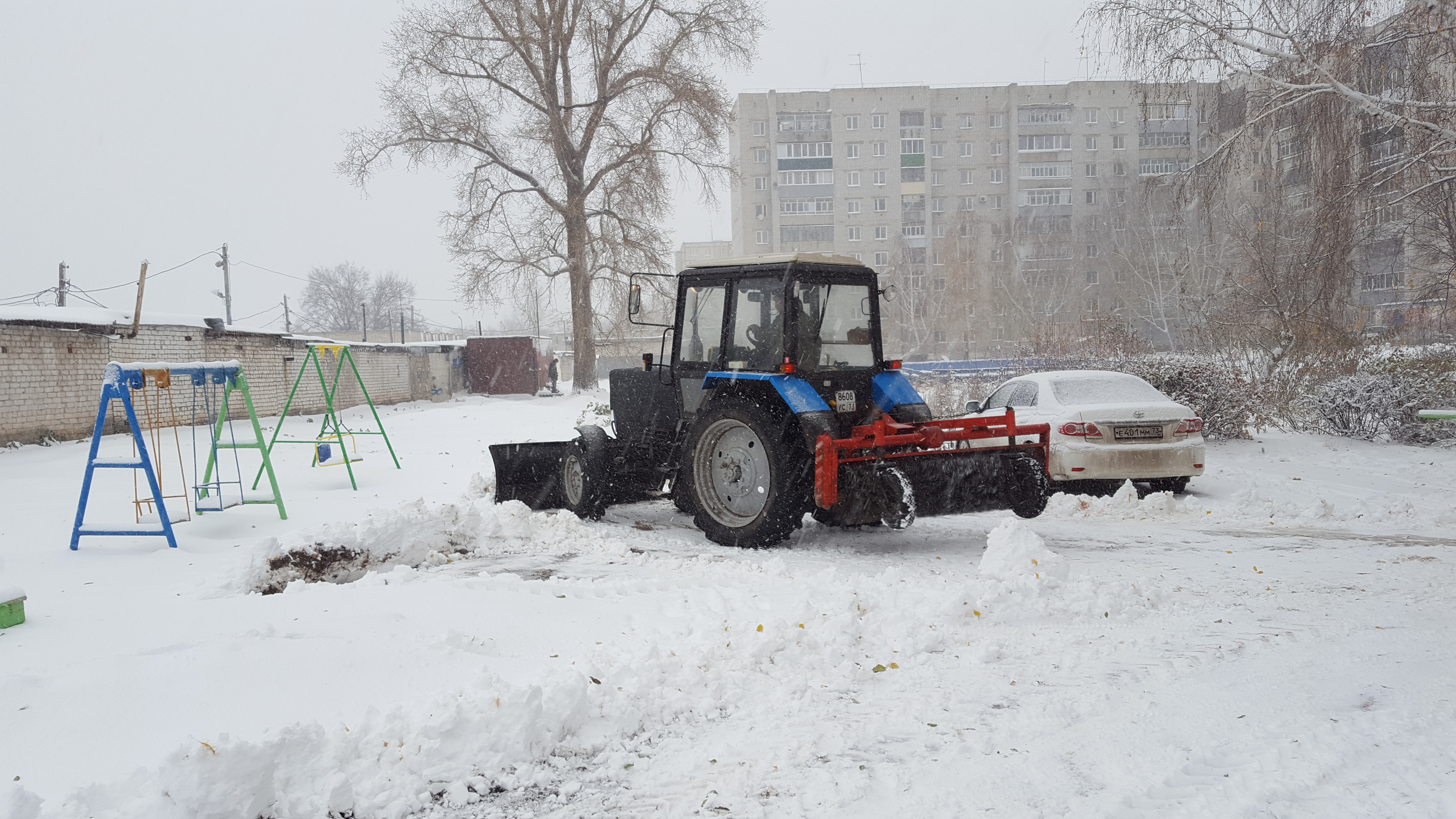 Администрация Ульяновска проконтролирует работу снегоуборочной техники во дворах через ГЛОНАСС.