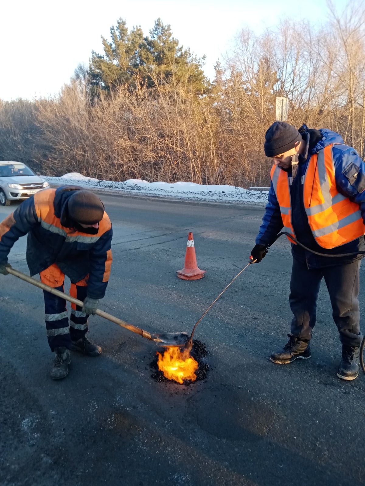 В Ульяновске начат ремонт дорог холодным асфальтом.