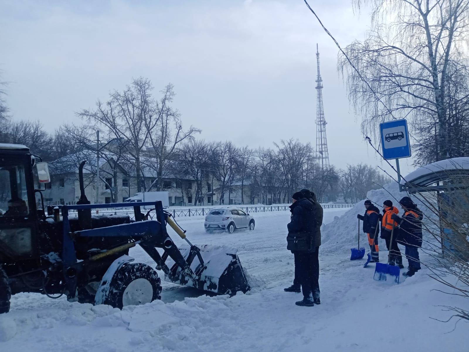 Администрация Ульяновска задействовала в очистке города порядка 220 единиц техники.