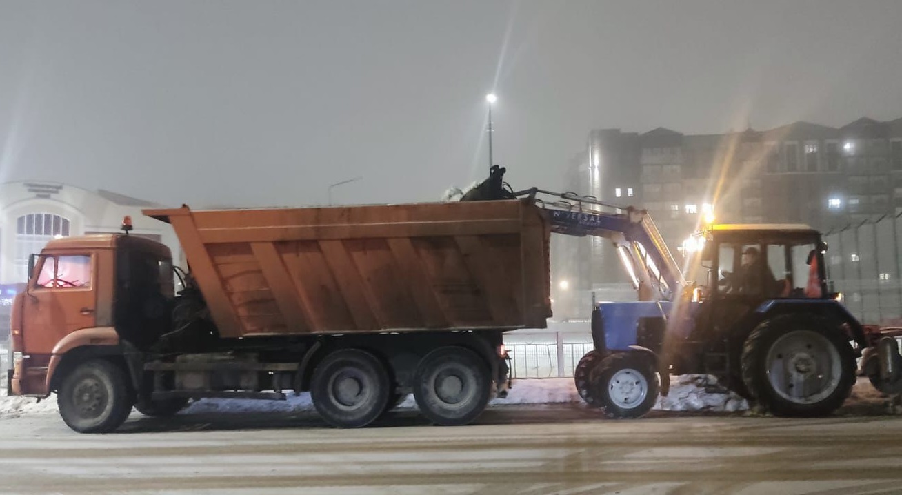 В ночь на 30 декабря с улиц Ульяновска вывезли 79 самосвалов снега.