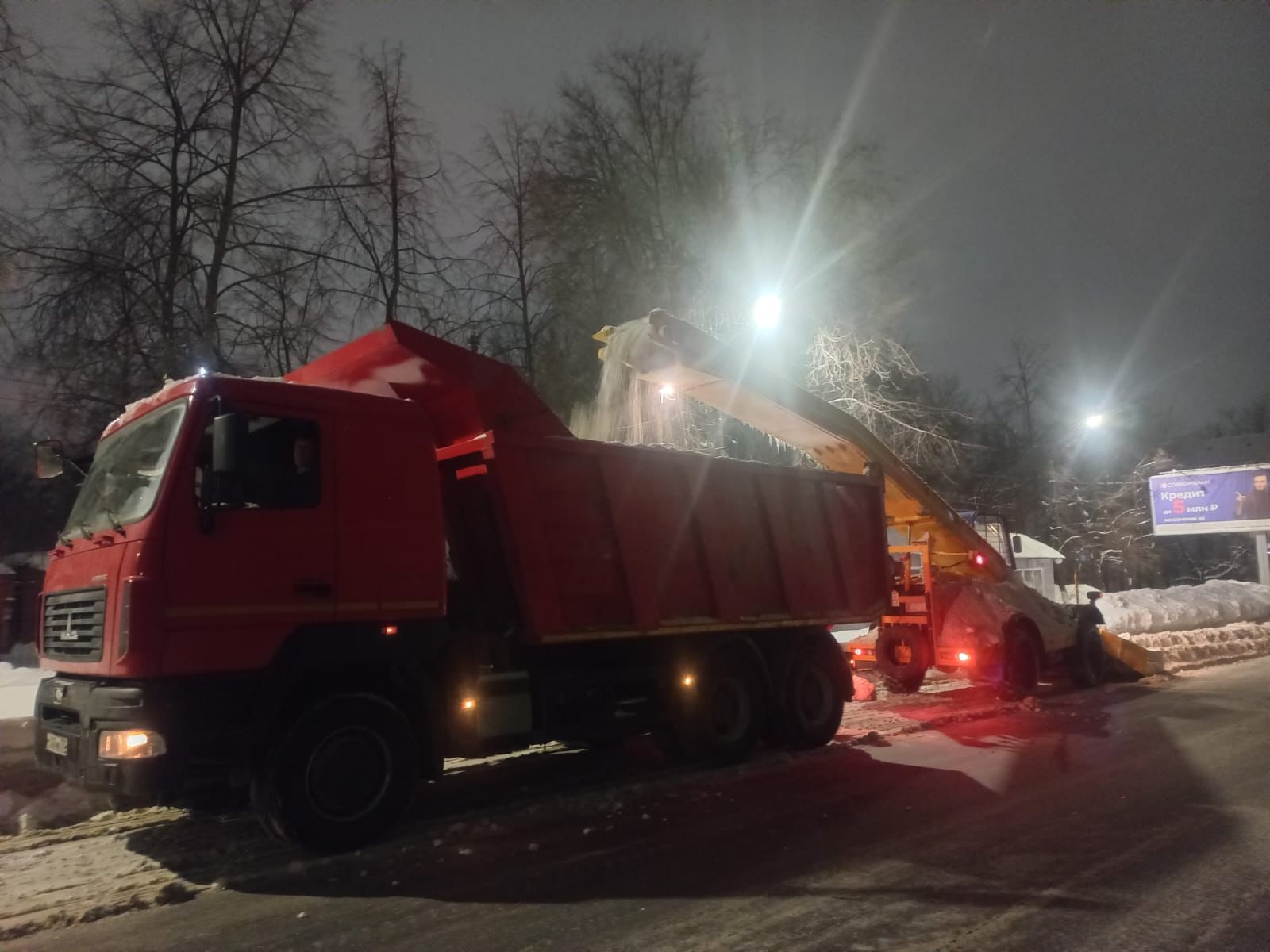 После циклона с улиц Ульяновска вывезли 2378 самосвалов снега.