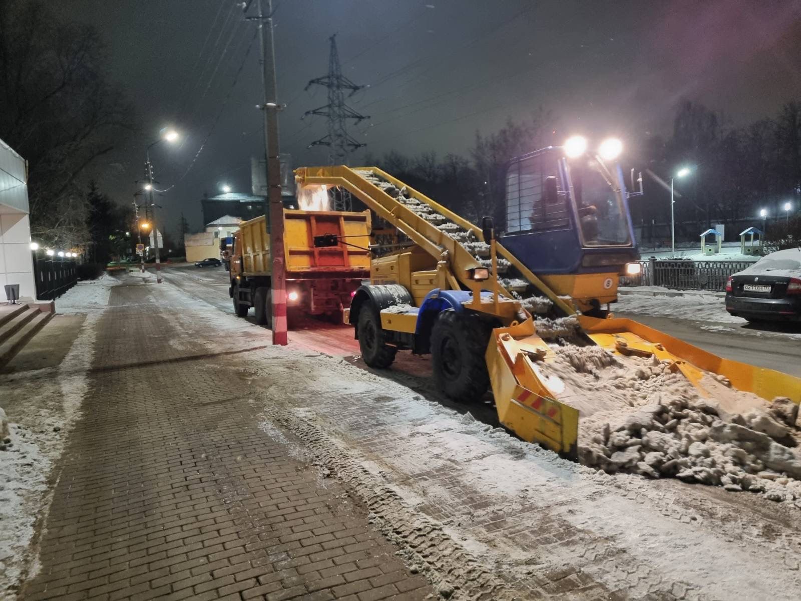 В ночь на 3 декабря улицы Ульяновска очищали 58 единиц спецтехники.