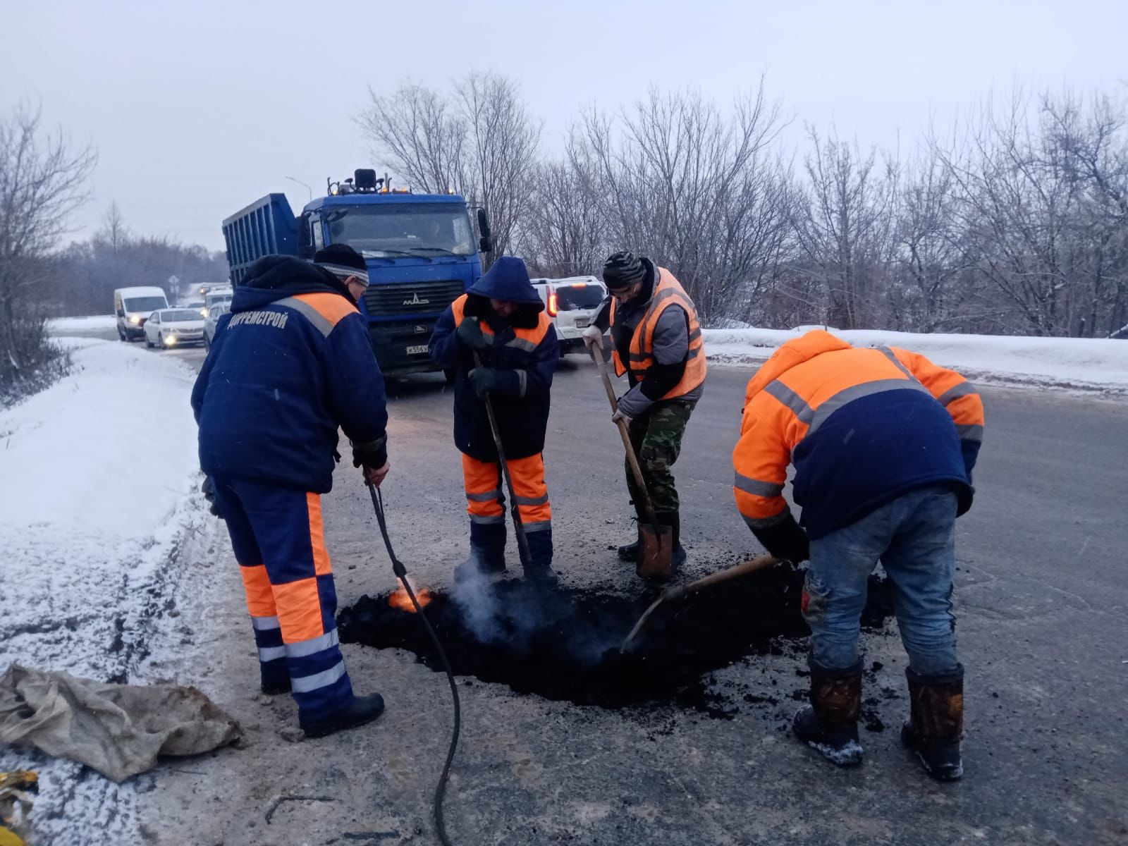 На 12 участках 28 декабря в Ульяновске запланирован ремонт холодным асфальтом.