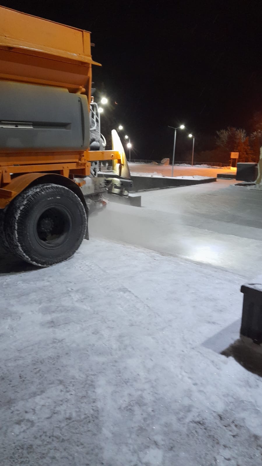 С началом снегопадов дорожники Ульяновска использовали порядка 10 тысяч тонн противогололёдных материалов.