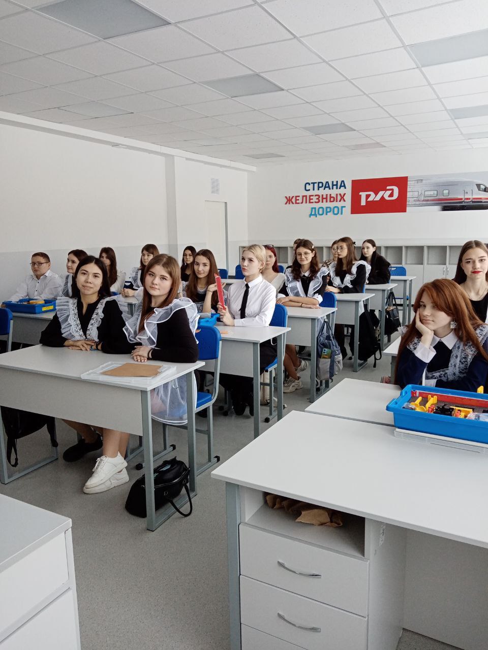 Ученики ульяновской школы № 62 изучают основы работы на железнодорожном транспорте.