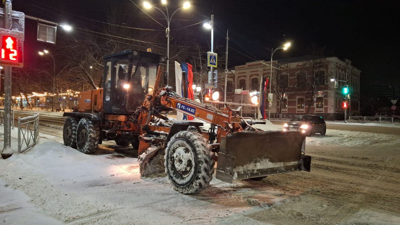 В новогоднюю ночь для обработки дорог Ульяновска использовали почти 250 тонн пескосоляной смеси.