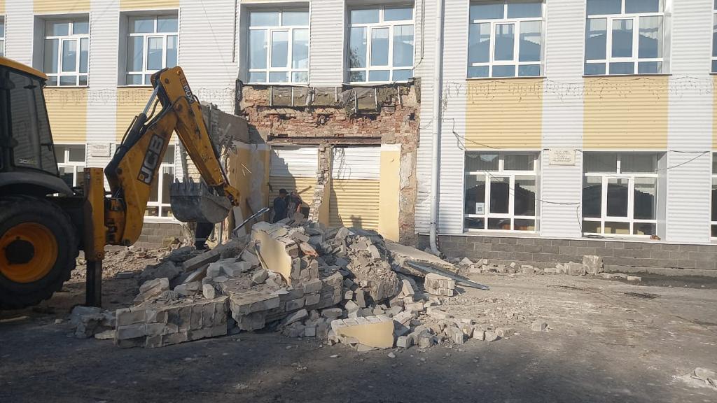 В Ульяновске начали реконструкцию входной группы лицея при УлГТУ.