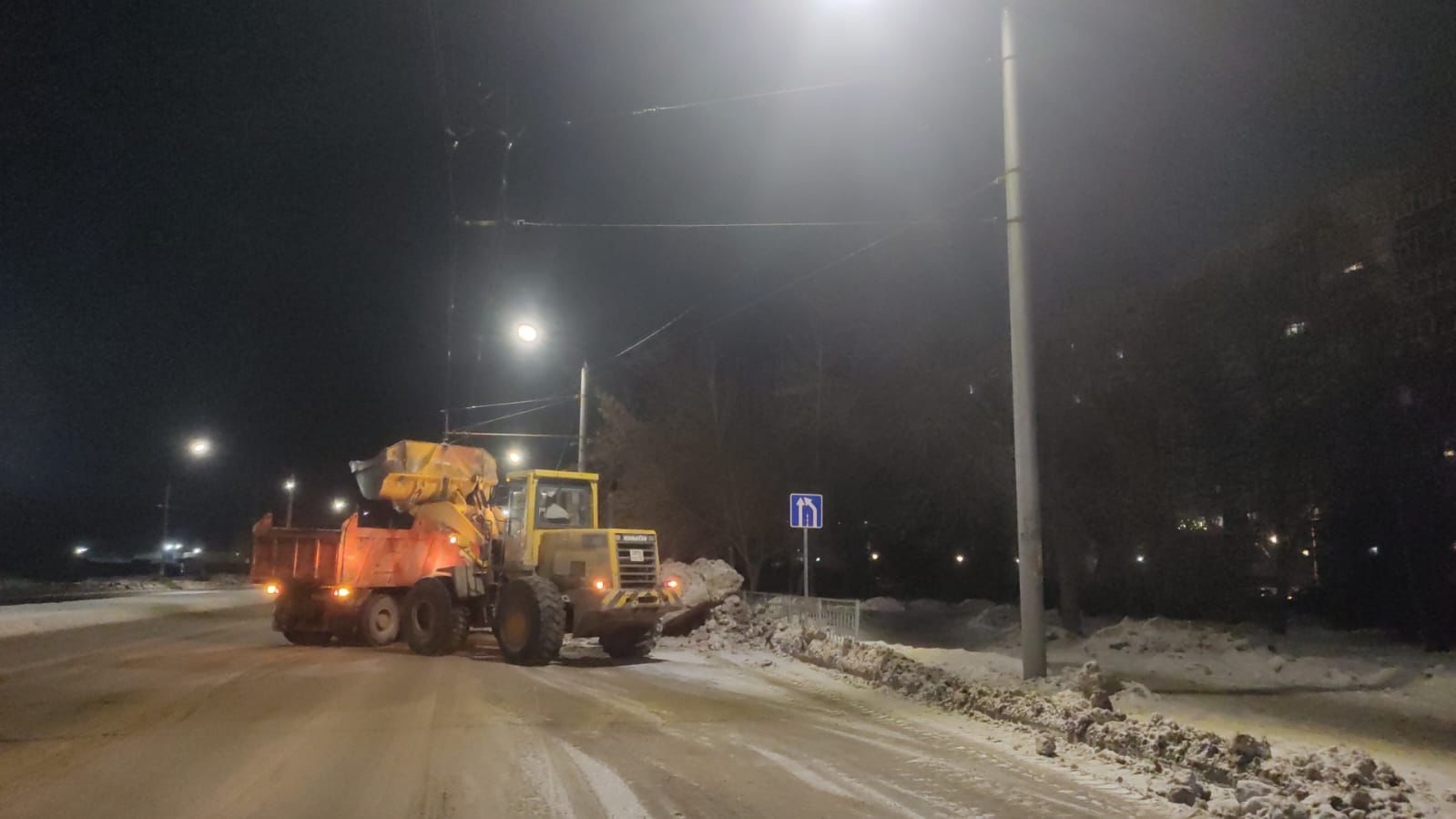 Для борьбы с гололёдом в Ульяновске за ночь использовали 60 тонн пескосоляной смеси.