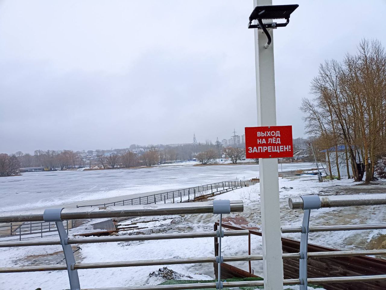 В Ульяновске запрещается выход на лёд.