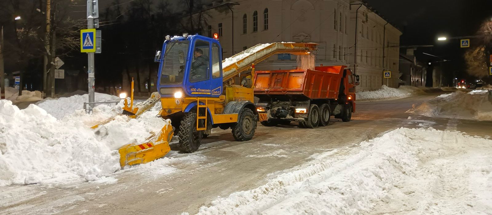 В ночь на 30 января улицы Ульяновска очищали 75 единиц спецтехники.