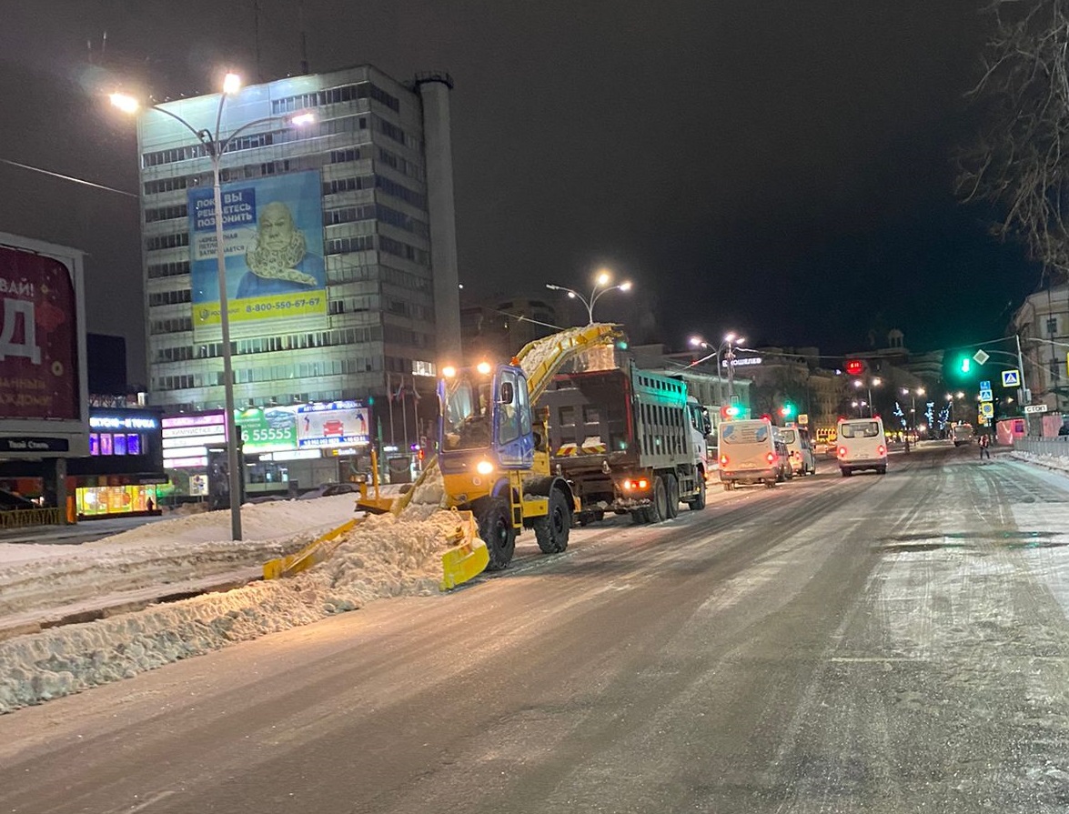За ночь с улиц Ульяновска вывезен 181 самосвал снега.