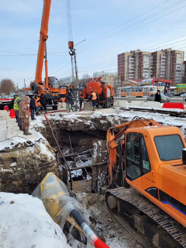 «Ульяновскводоканал» понижает уровень грунтовых вод в районе ремонта канализационного коллектора на улице Рябикова.