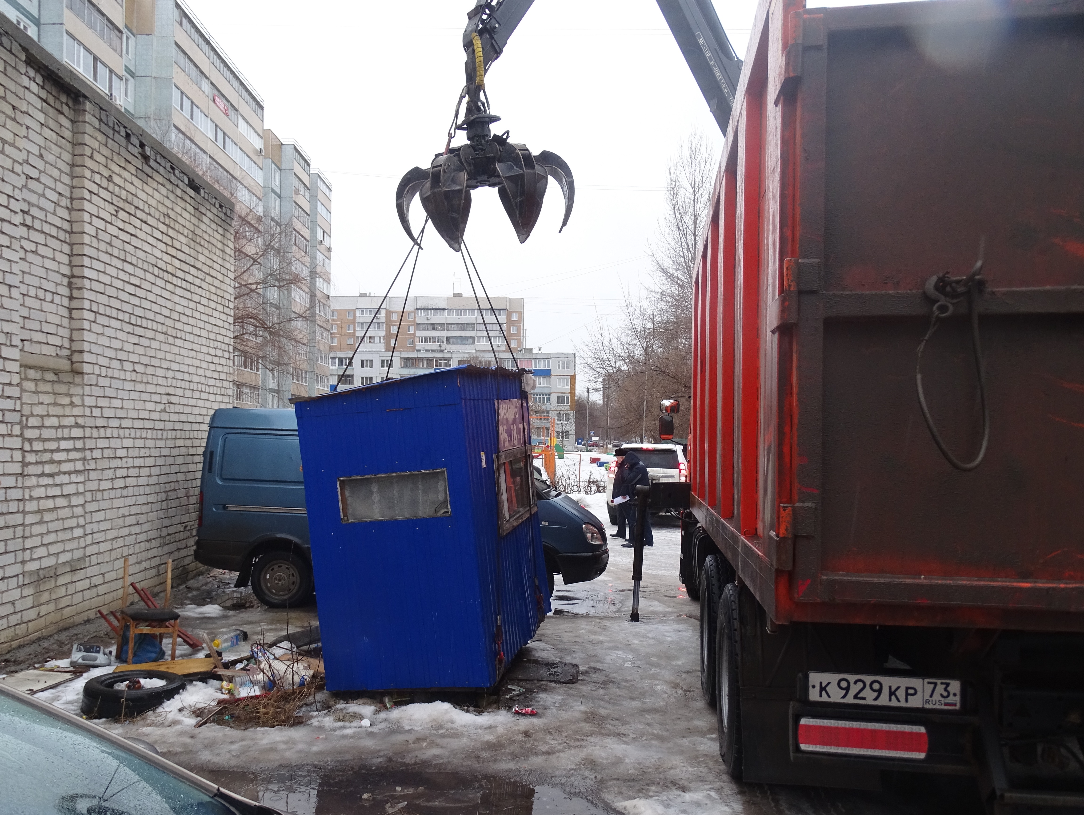 В Ульяновске ликвидируют ещё три незаконные парковки.