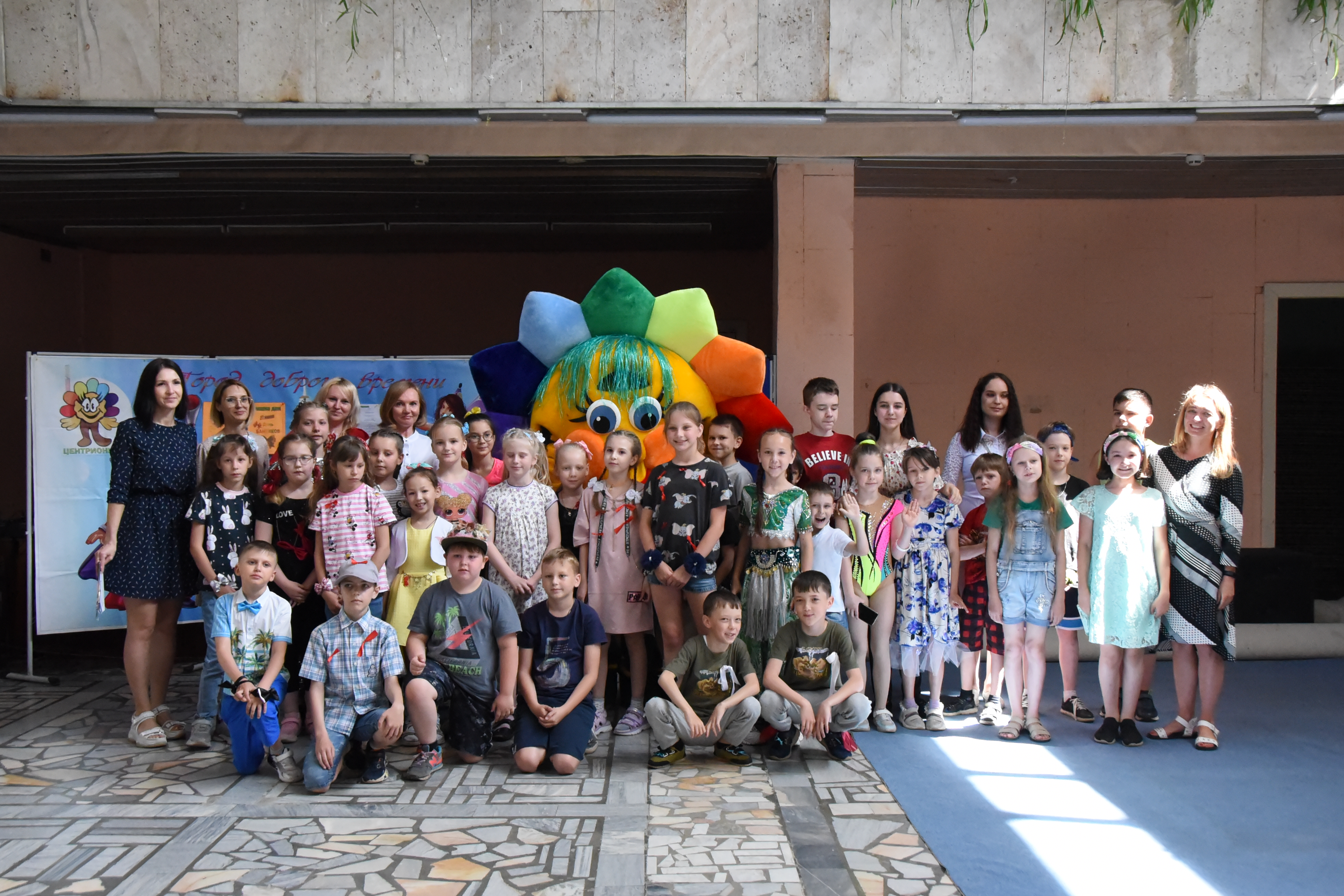 Выставки, лазертаг и знакомство с профессиями: в Ульяновске стартовала вторая смена детских оздоровительных лагерей.