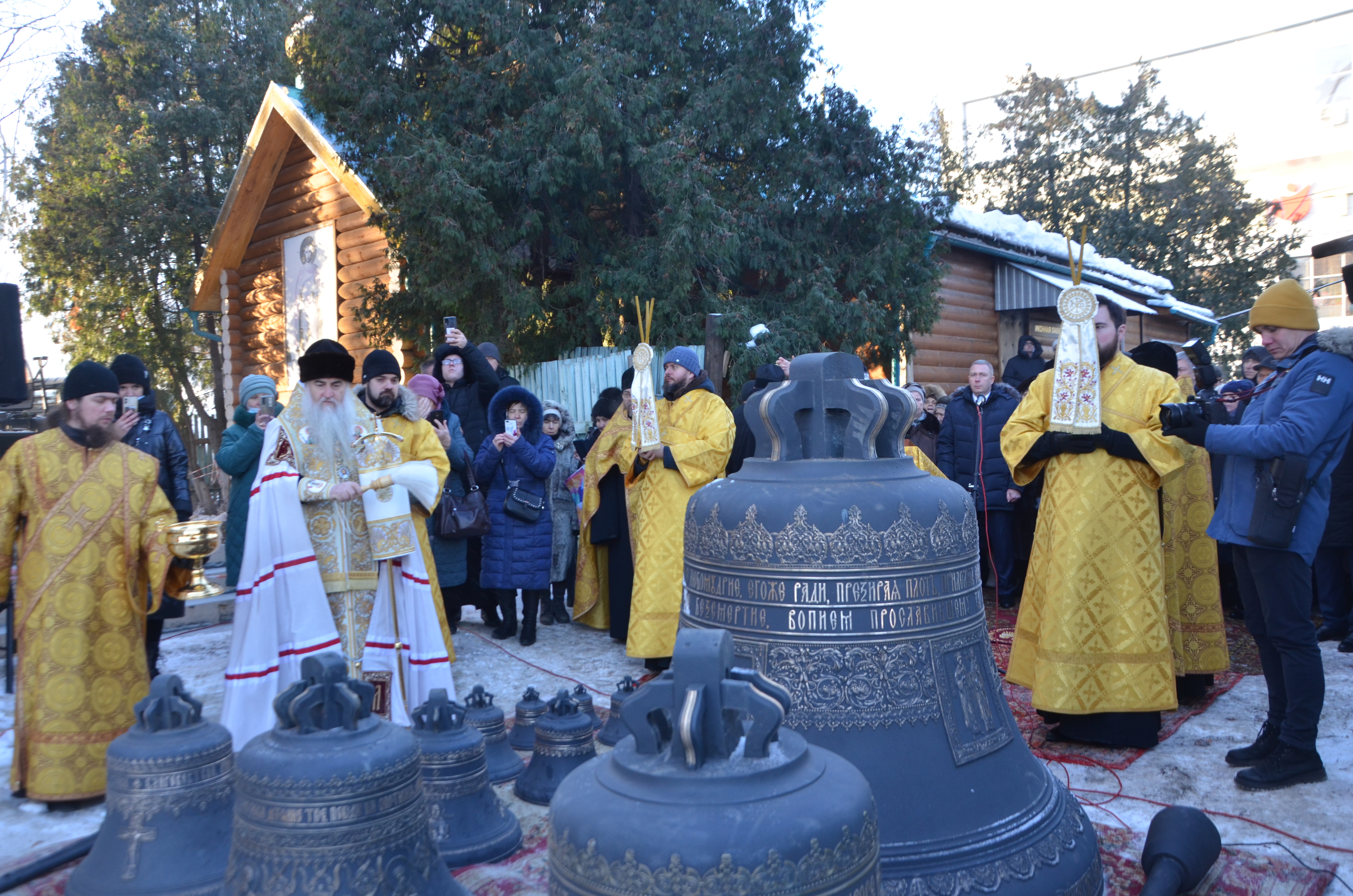 В Ульяновске на храм Александра Невского устанавливают колокола.
