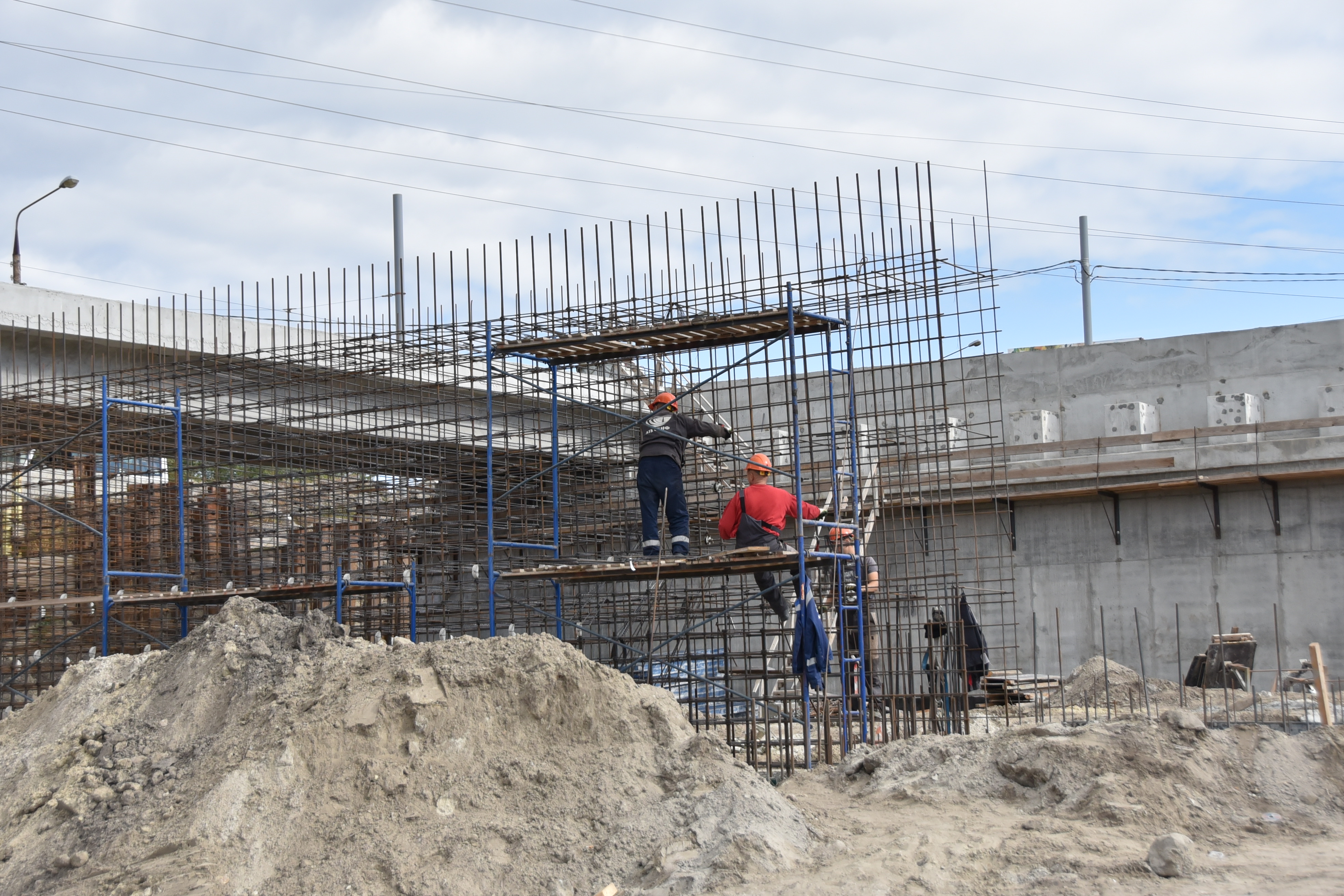 Строительство транспортного узла для подъезда с улицы Ульяновской к «минаевскому» мосту выполнено на 60%.