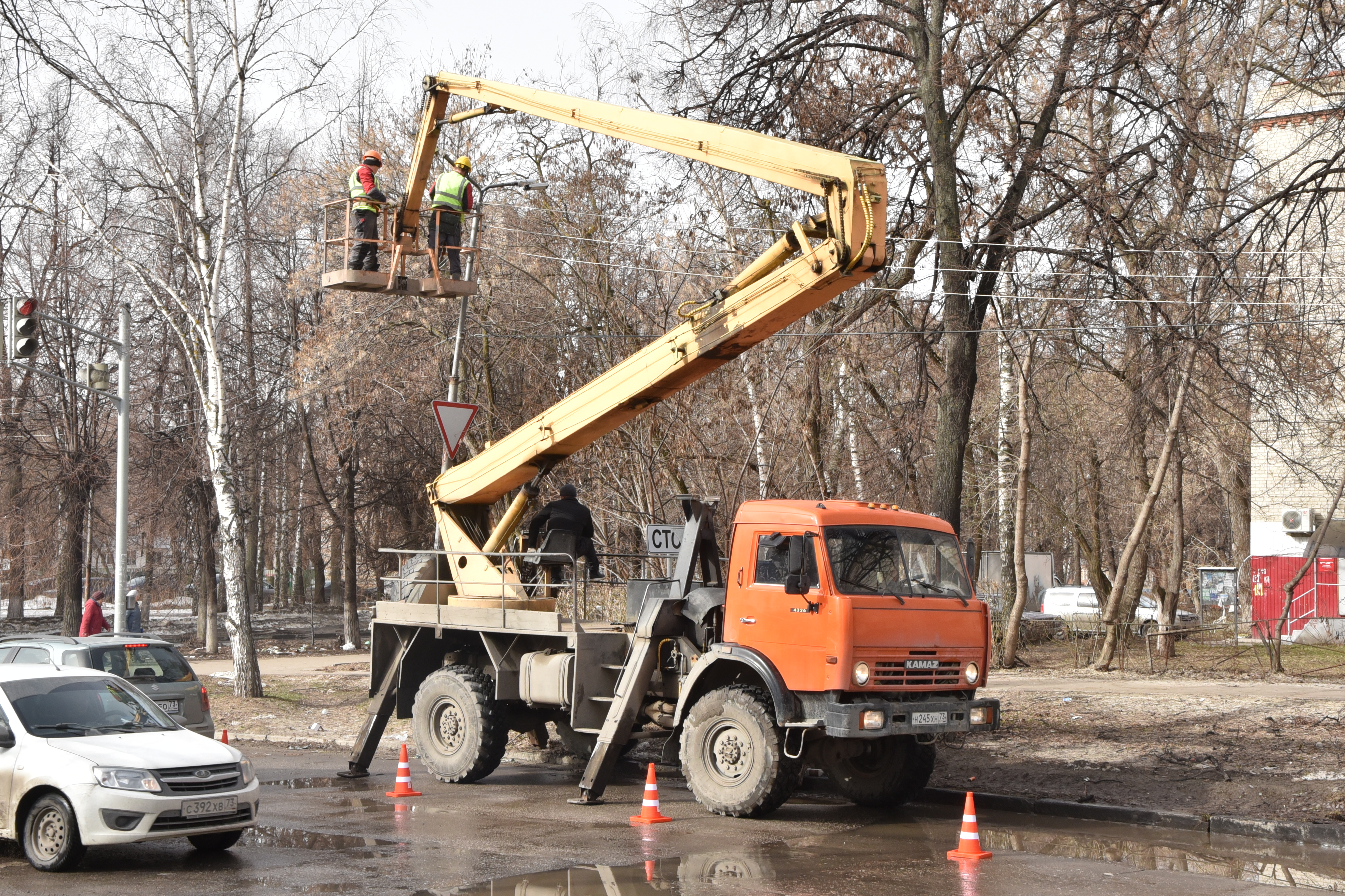 В марте в Ульяновске заменено 30 км провода системы уличного освещения.