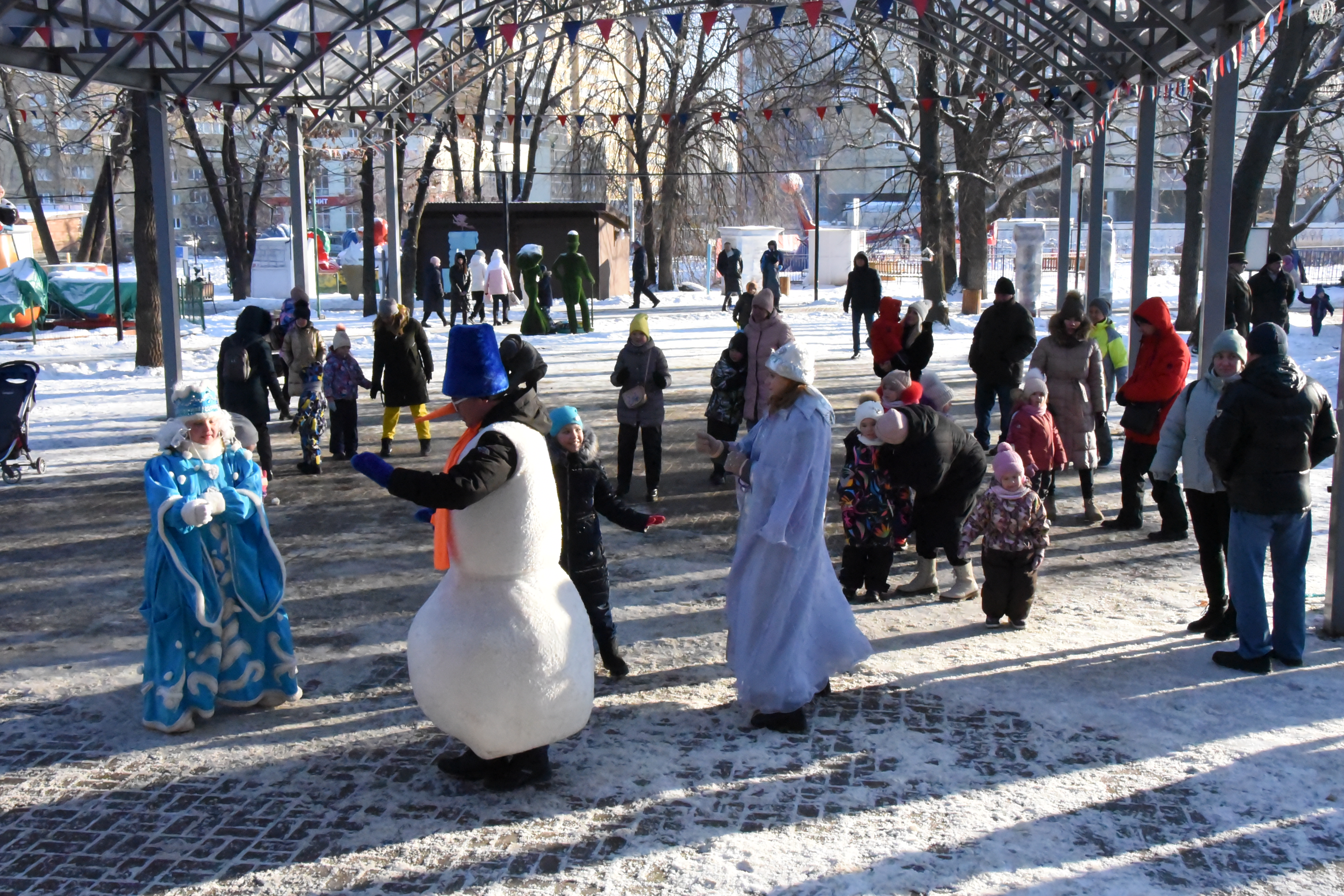 Танцы, игры, спортивные соревнования: парки Ульяновска открыли зимний сезон.