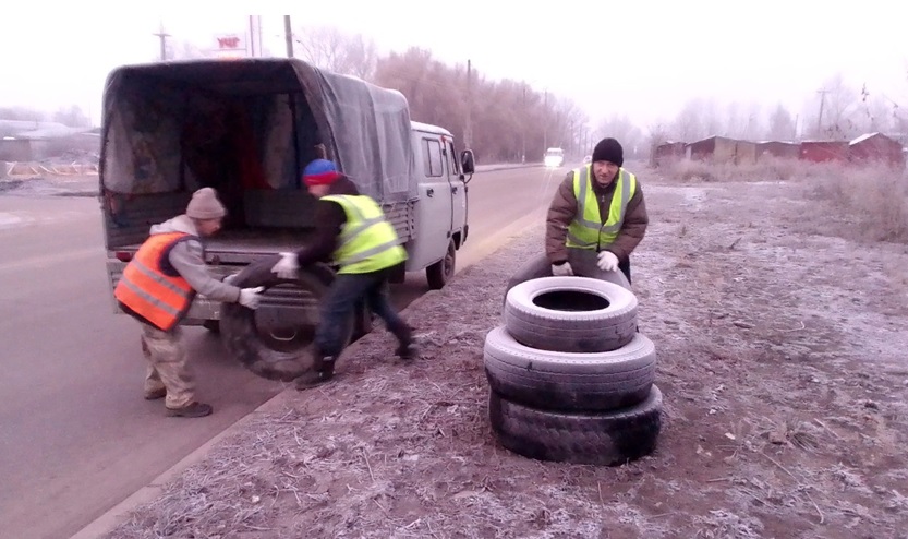 Ульяновские пригороды очищают от брошенных автомобильных покрышек.