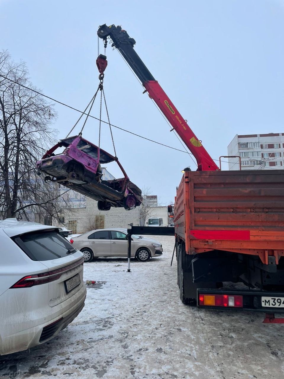 С Нового города вывезли брошенную «Оку».