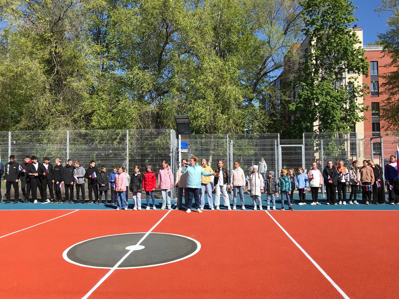 В Засвияжском районе Ульяновска открыли многофункциональную спортивную площадку.