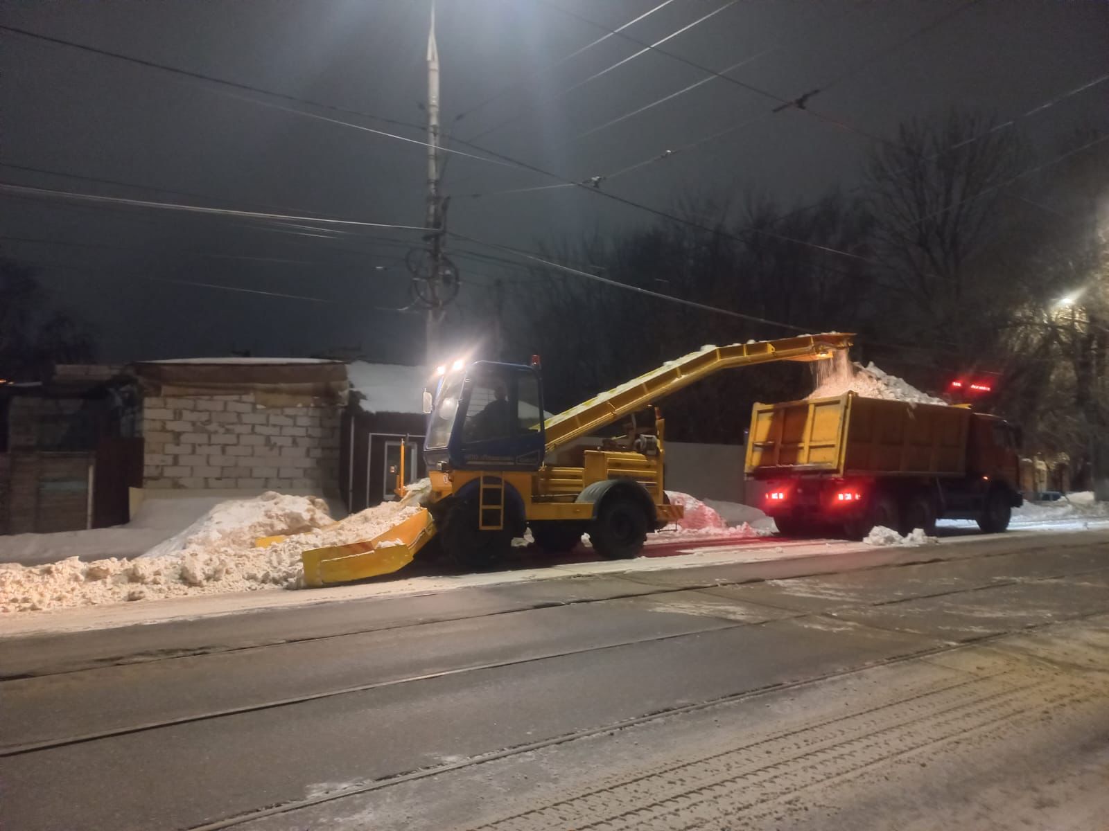 В ночь на 29 ноября с улиц Ульяновска вывезли 122 самосвала снега.