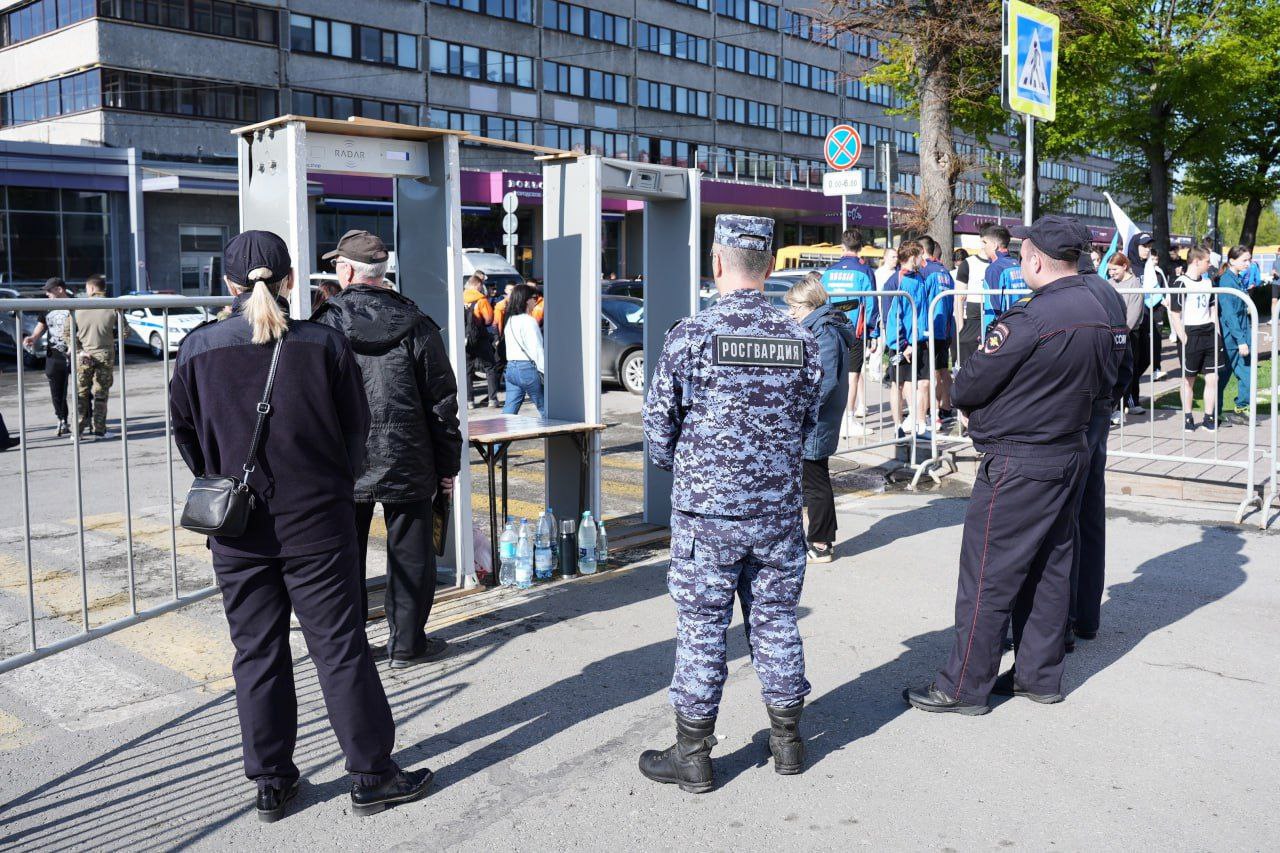 В Ульяновске 9 Мая вход на основные мероприятия будет организован через рамки металлодетекторов .