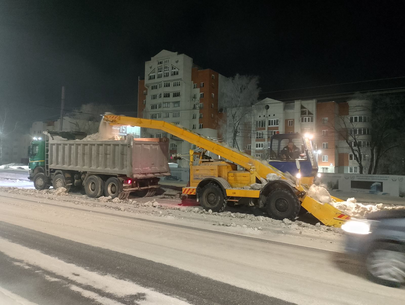 С начала нового года с улиц Ульяновска вывезли более тысячи самосвалов снега.