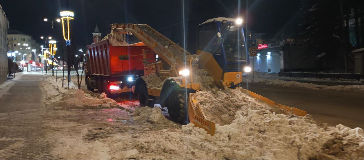 За ночь с семи улиц Ульяновска вывезли 73 самосвала снега.