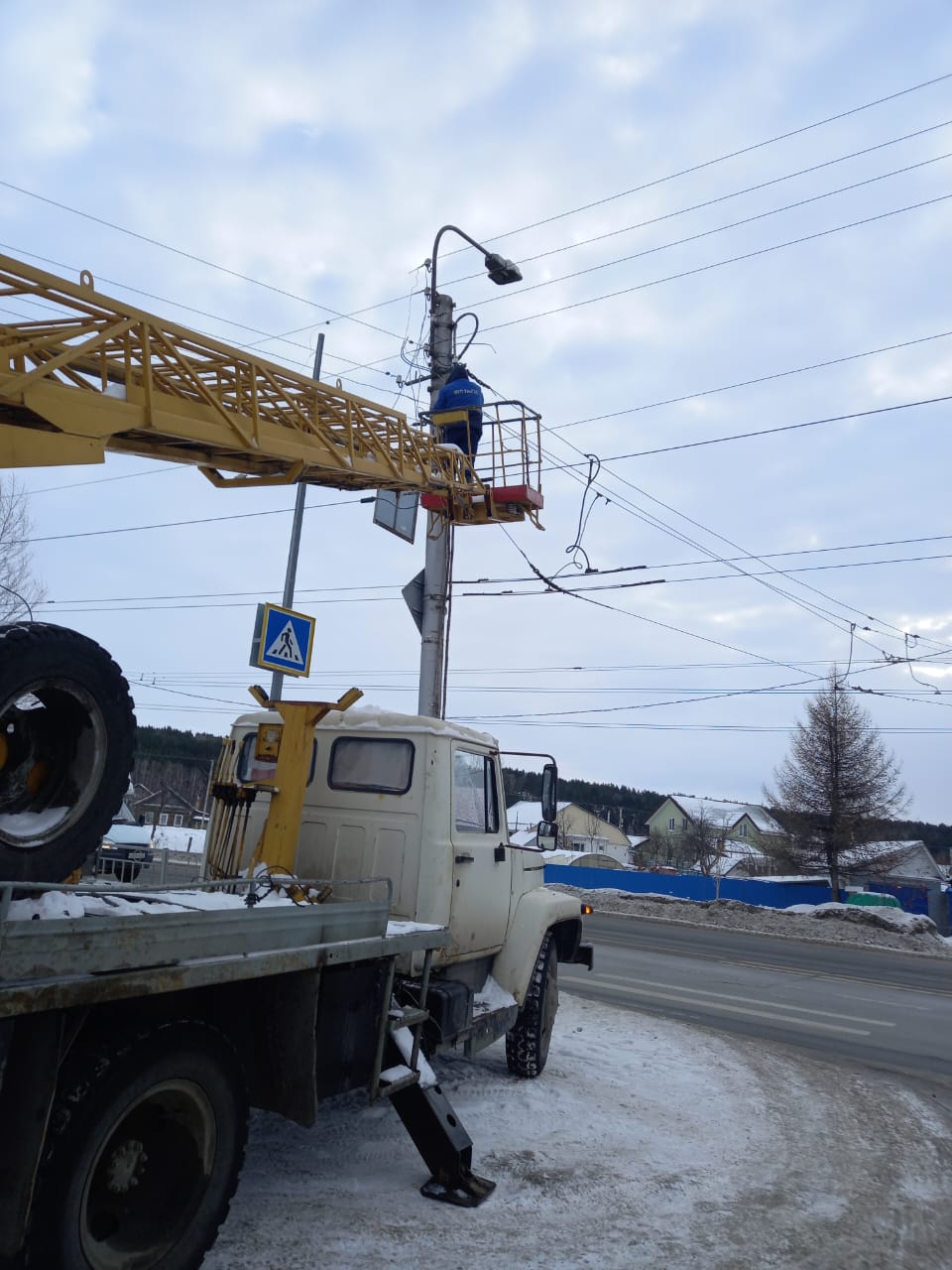 МБУ «Горсвет» продолжает ремонт освещения и строительство новых сетей.