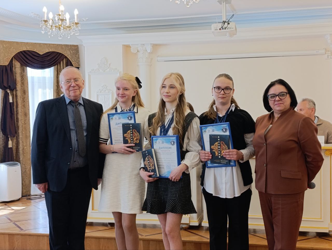 Ульяновские школьницы представят регион на всероссийской интеллектуальной олимпиаде «Умницы и умники».