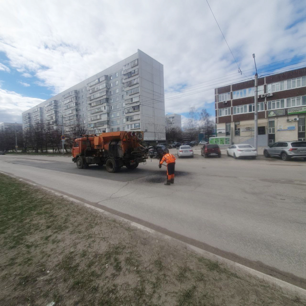 В Ульяновске приступили к ремонту дорог струйно-инъекционным методом.