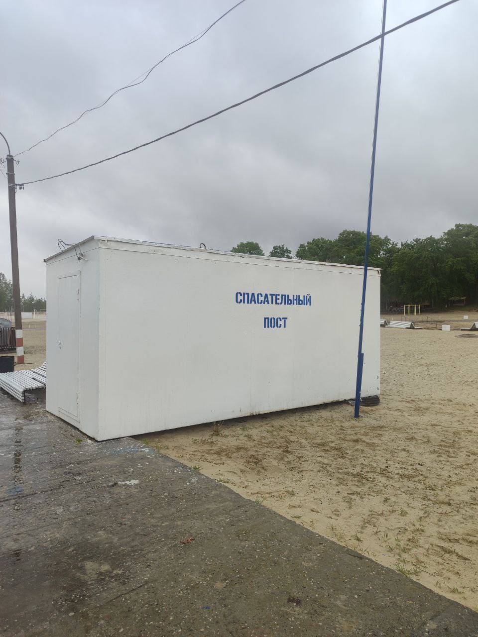 На Центральном ульяновском пляже установили пост спасателей.