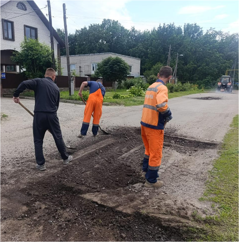 В Ульяновске начат массированный карточно-ямочный ремонт придомовых территорий.