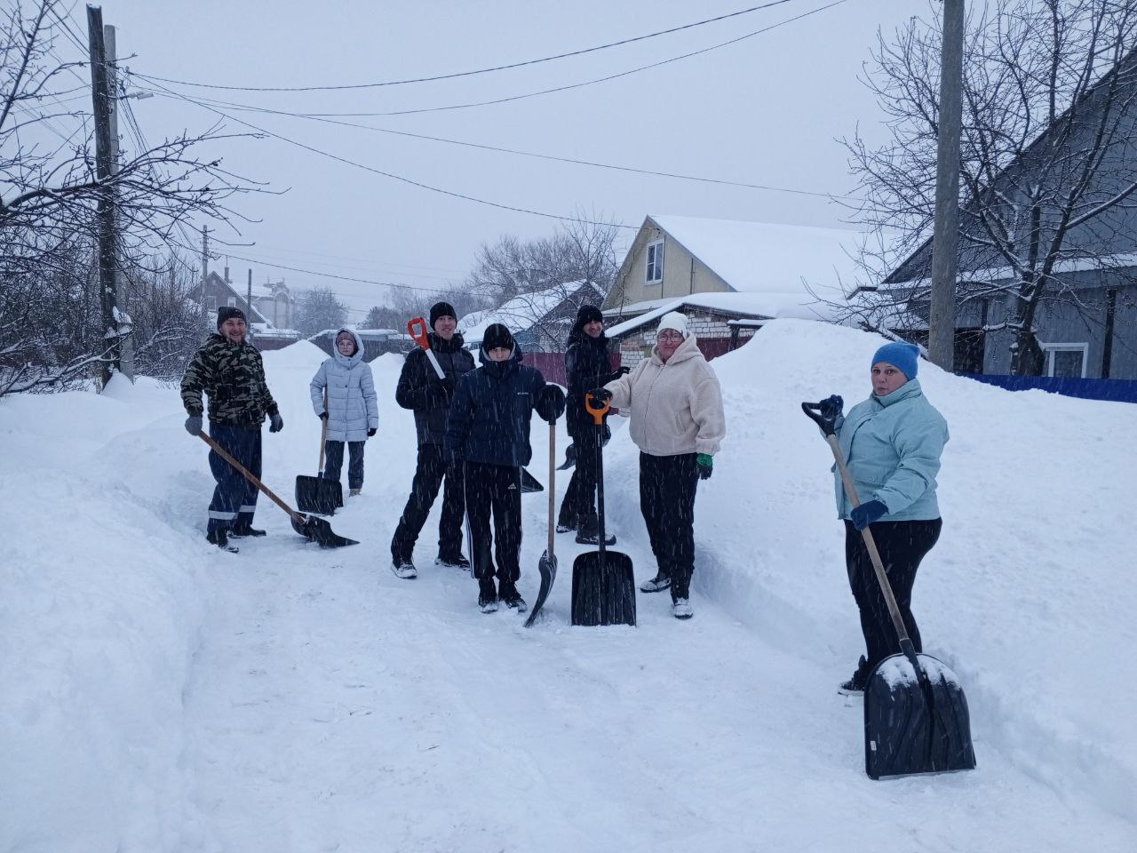 Ульяновские ТОСы помогают городским дорожникам в уборке снега.