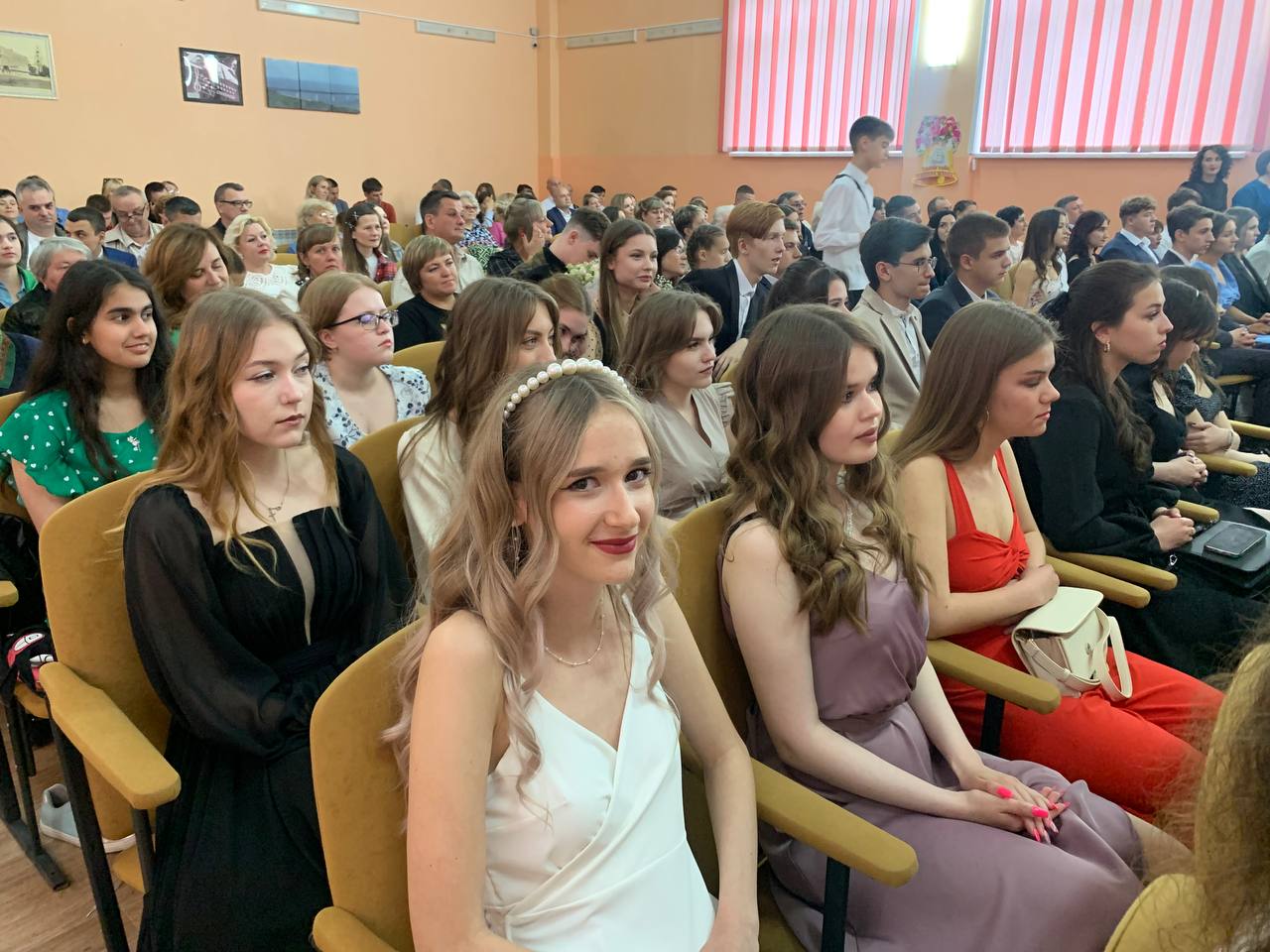 Более двух тысяч ульяновских выпускников получили аттестаты.