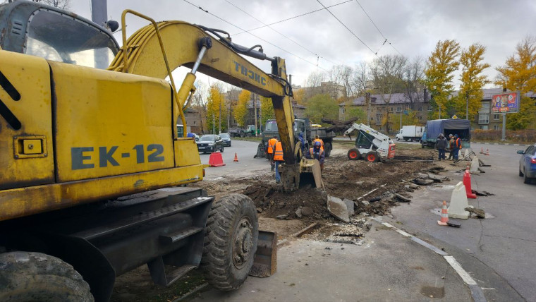 В Ульяновске начат ремонт трамвайного пути на улице Октябрьской.