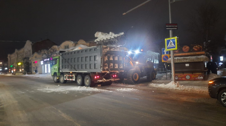 С улиц Ульяновска за сутки вывезено 180 самосвалов снега.