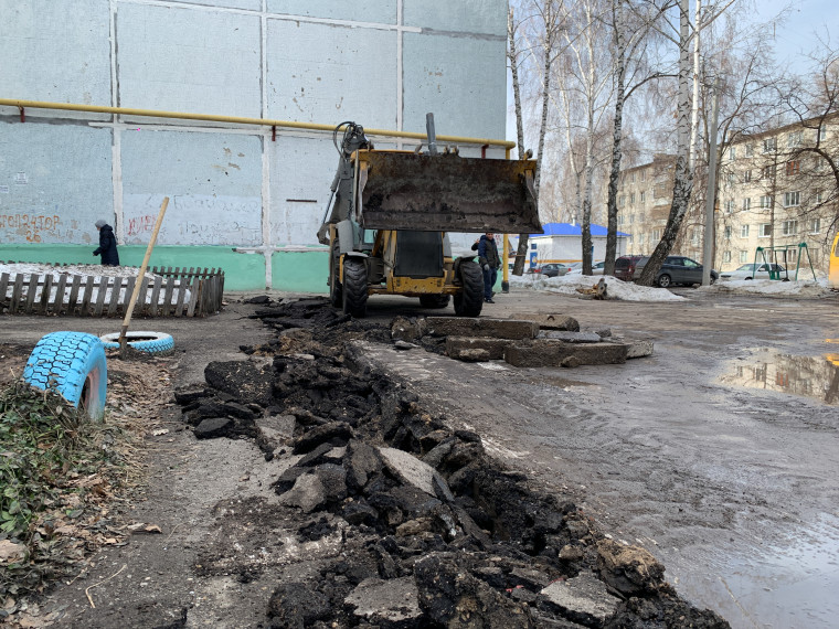 В Ульяновске приступили к благоустройству дворов по нацпроекту «Жильё и городская среда».