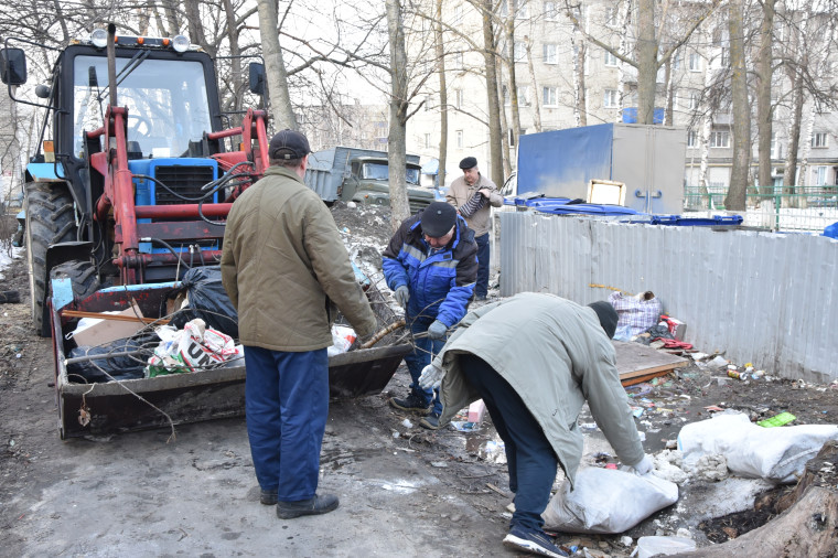 В ходе санитарной пятницы в Ульяновске собрали 420 кубометров мусора.