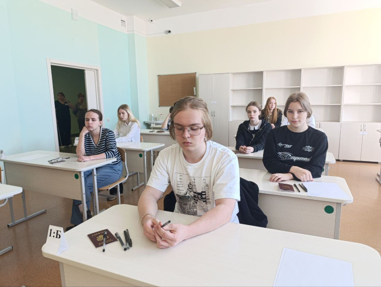 2193 ульяновских выпускника написали ЕГЭ по русскому языку. 2193 ульяновских выпускника написали ЕГЭ по русскому языку.
